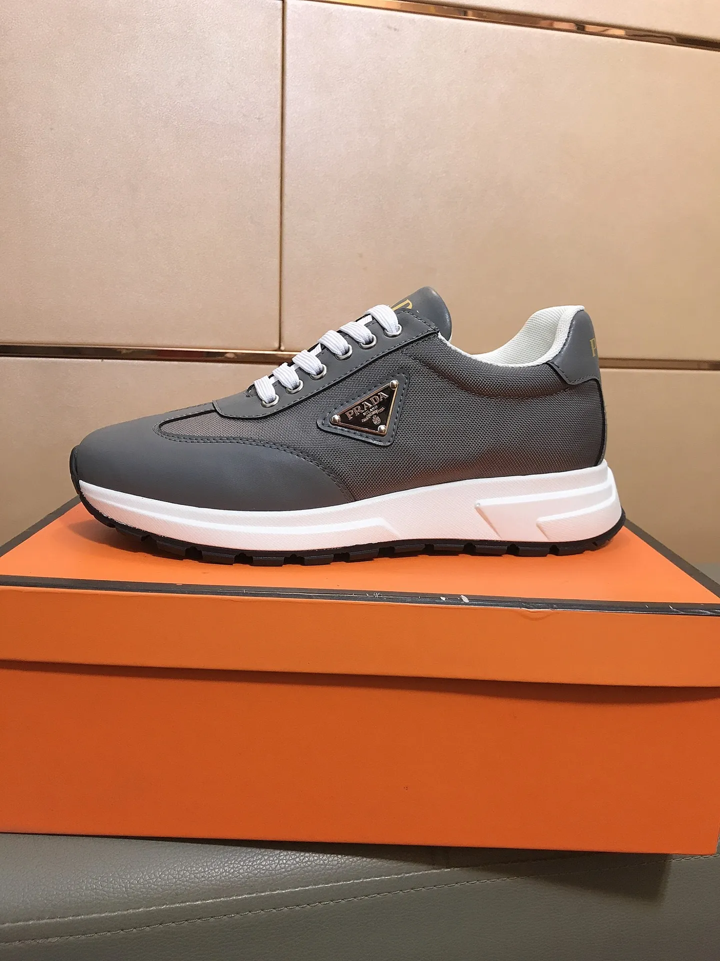 Ex-factory price 400 💎💎🆕Prada's latest casual and fashionable men's shoes👟hot style💥simple and elegant style, exclusive for trendy men. Unique latest brand elements👑, fashionable and generous, imported cowhide leather splicing breathable fabrics, comfortable lining + sheepskin feet, super comfortable and wear-resistant outsole, classic model taken in kind, code number: 38-44